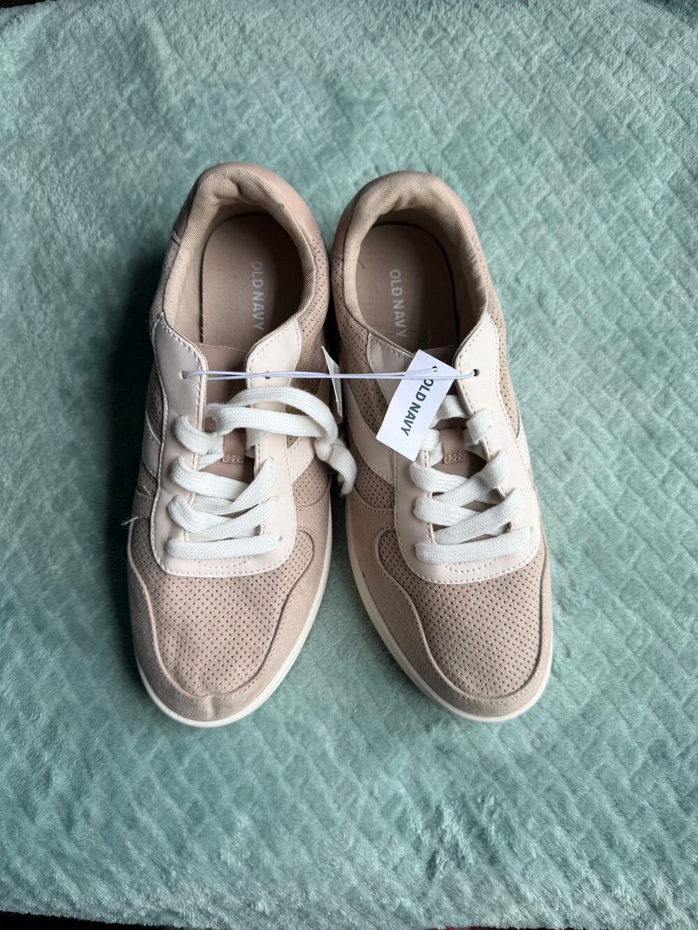 NWT Old Navy sneakers Beige and white. Size 8.5